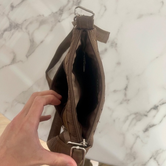 LUG waterproof crossbody bag in brown - Picture 4 of 7